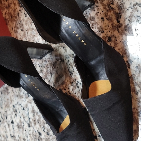 Richard Tyler Heels - Picture 2 of 4